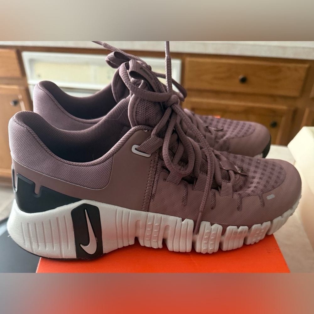 Nike Mauve Sneakers with White Accents